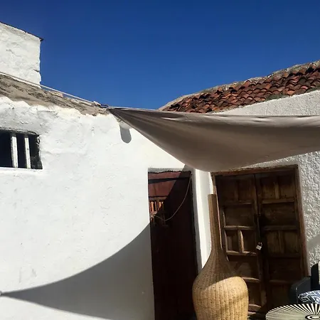 Holiday home Unique Canarian 1700s - Casa Salvia Las Aguas - Ocean & Natural Pools 150m - Whole Gated House *