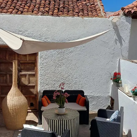 Holiday home Unique Canarian 1700s - Casa Salvia Las Aguas - Ocean & Natural Pools 150m - Whole Gated House
