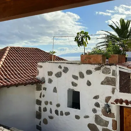 Holiday home Unique Canarian 1700s - Casa Salvia Las Aguas - Ocean & Natural Pools 150m - Whole Gated House San Juan de la Rambla