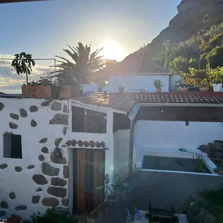 Holiday home Unique Canarian 1700s - Casa Salvia Las Aguas - Ocean & Natural Pools 150m - Whole Gated House San Juan de la Rambla